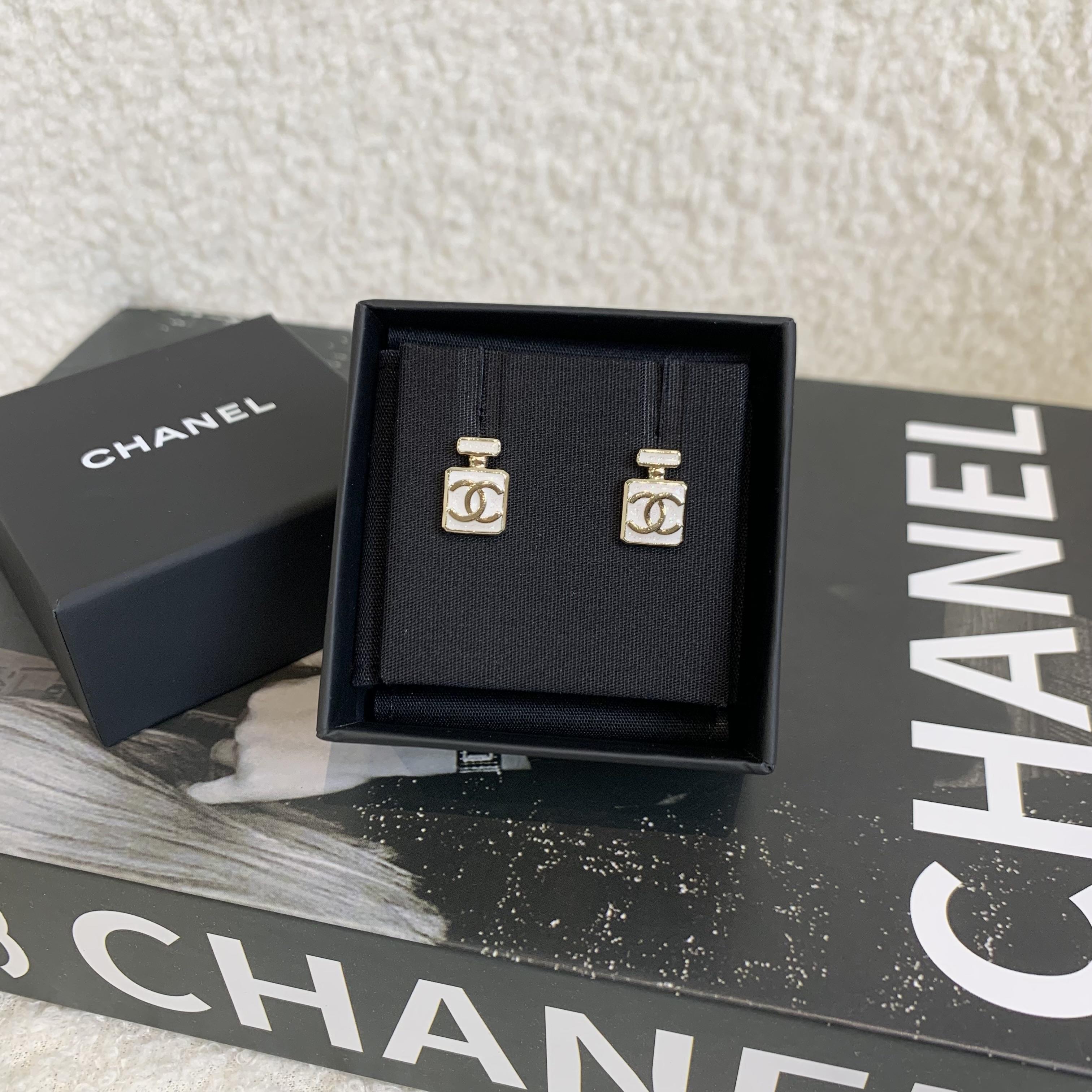 全新未使用 Chanel/香奈儿 壹臻/25P白色香水瓶双C耳钉/99494079