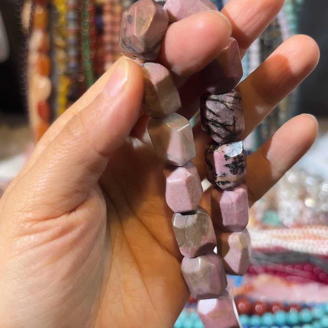 玛瑙/玉髓未镶嵌珠宝半成品蔷薇石卡14-17一条