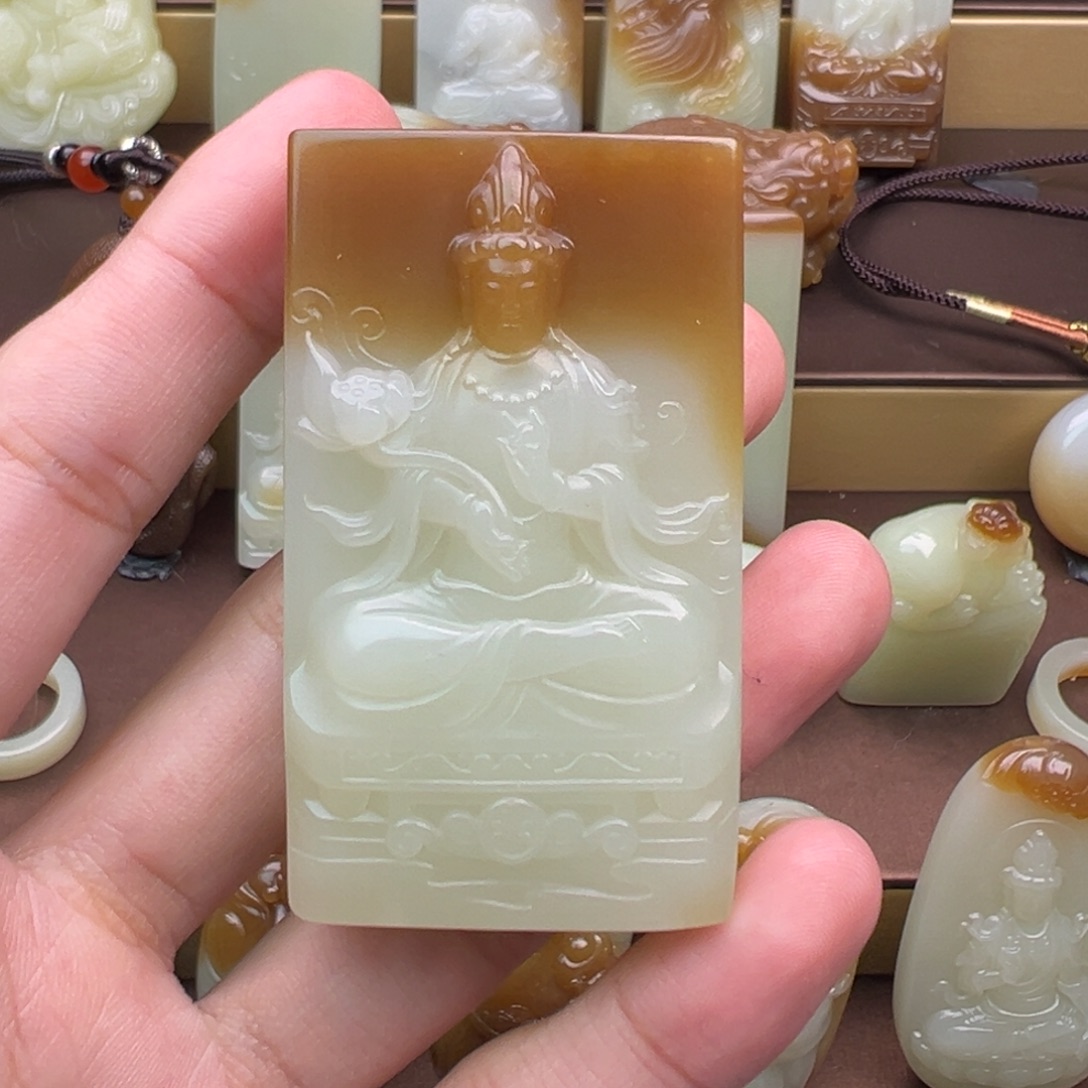 P***U和田玉（糖玉）未镶嵌颈饰