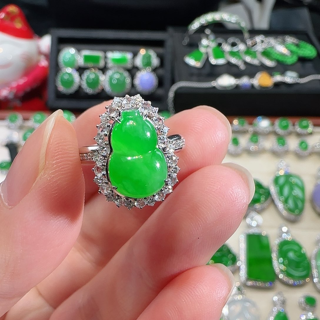 翡翠吊坠(不含链)18K金镶嵌