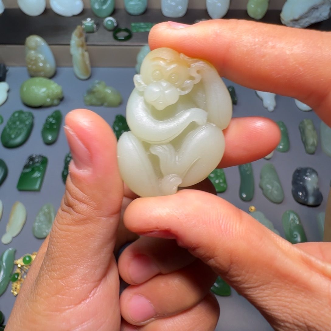 k****和田玉未镶嵌颈饰