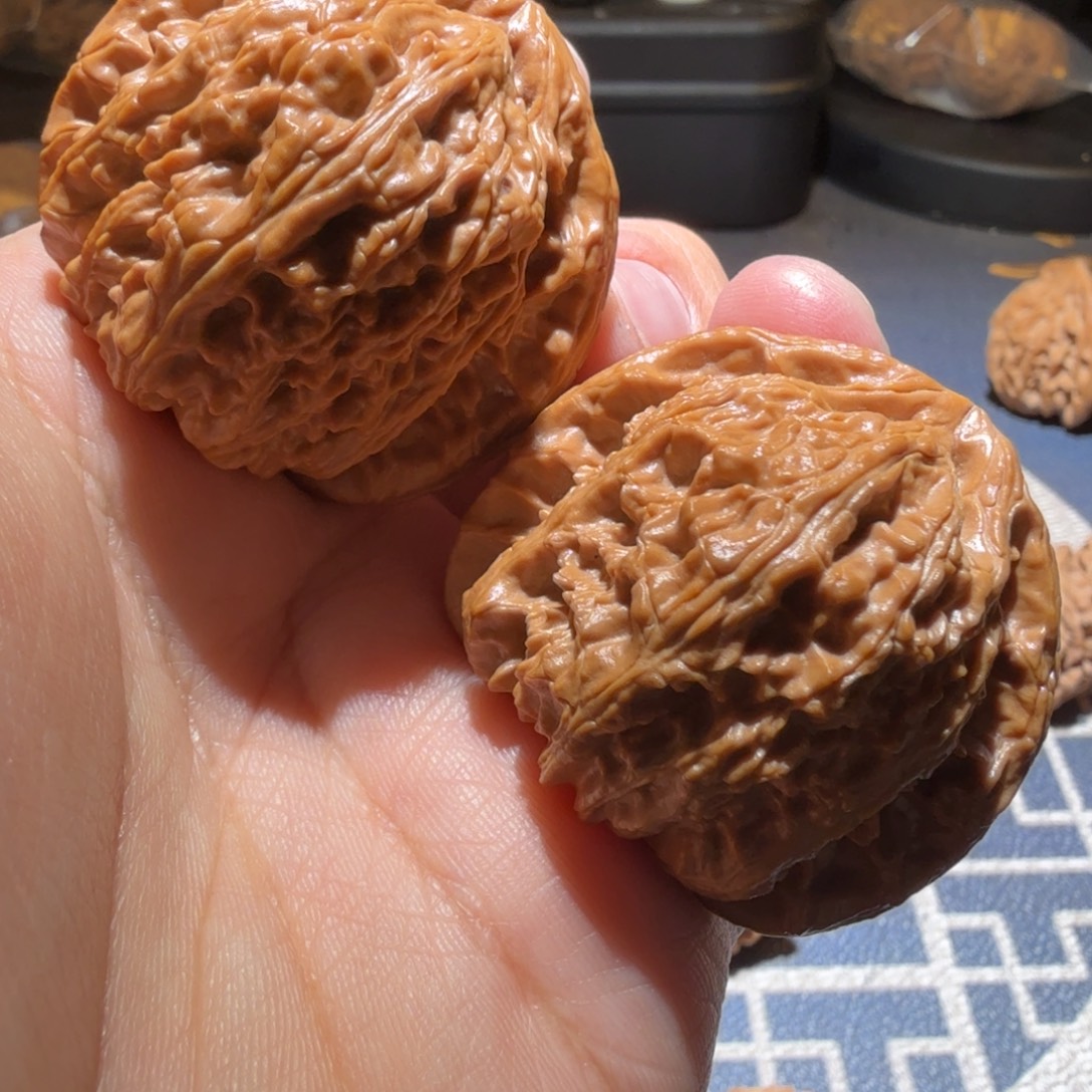 贝***塔文玩核桃把件三角白