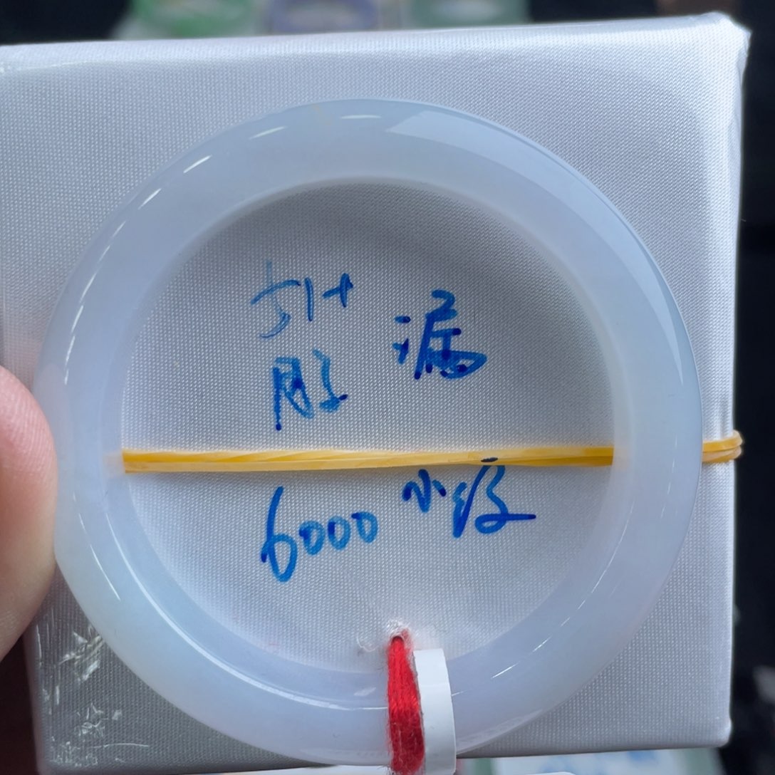 翡翠手镯未镶嵌翡翠手镯