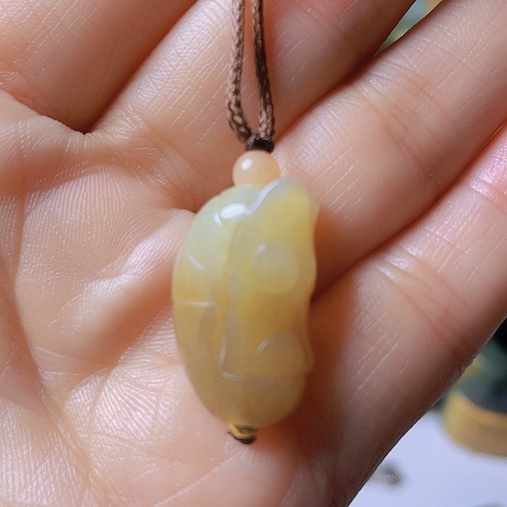 未镶嵌岫岩河磨玉（透闪石质玉）把件