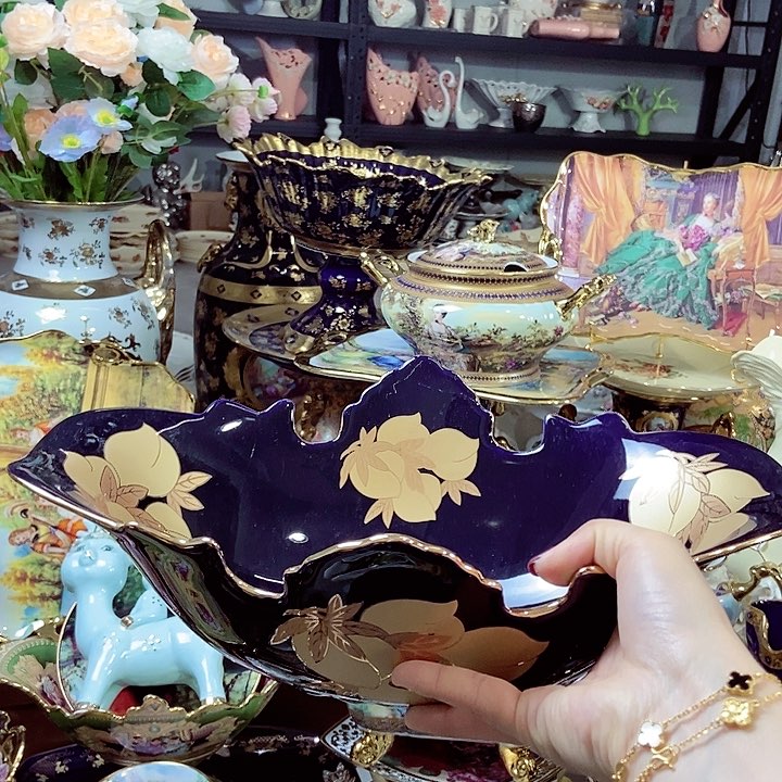 碗微瑕……………………………………