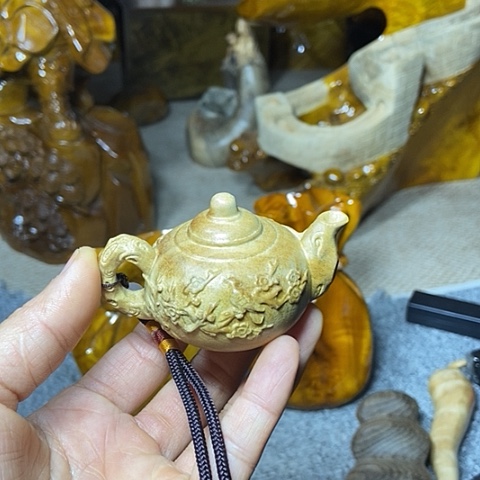 金丝楠喜上眉梢把壶