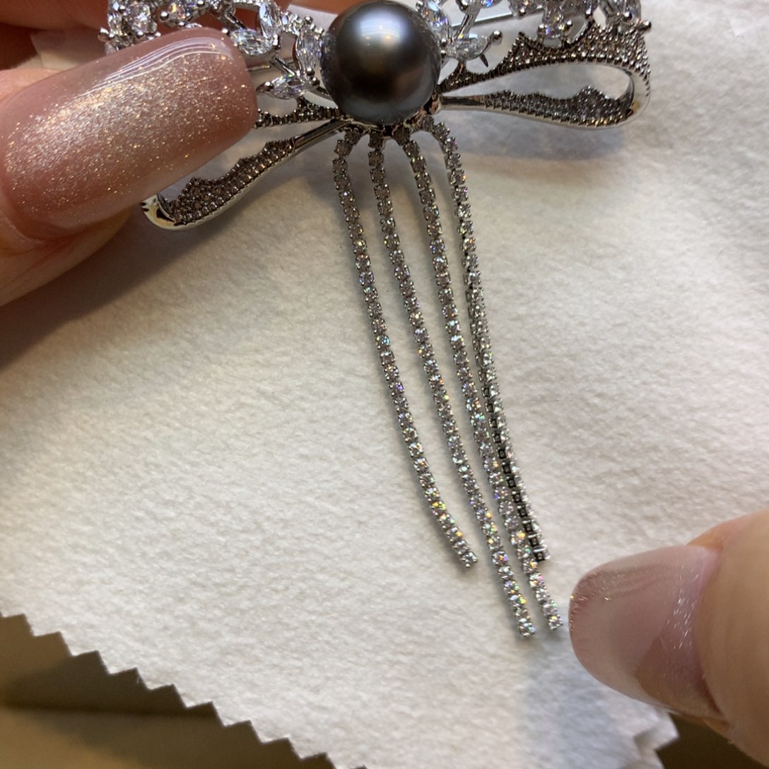 未镶嵌胸饰海水珍珠