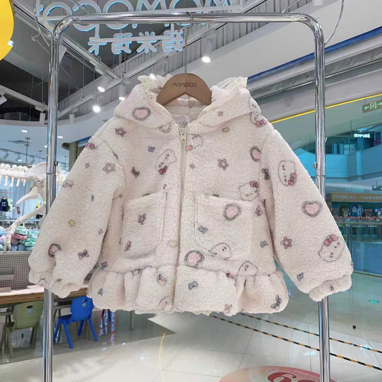 MOMOCO冬季新款女童时尚满印小猫咪卡通形象毛毛外套77830107013