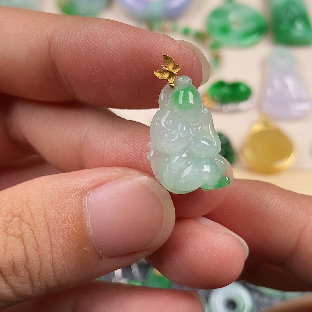 翡翠18K金镶嵌颈饰翡翠