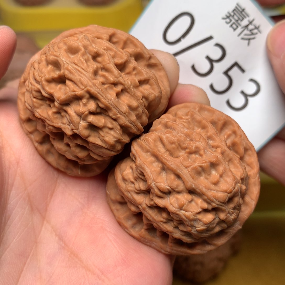 文玩核桃把件红皮球白41