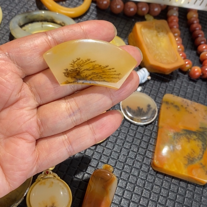 石英质玉（黄龙玉）合金颈饰