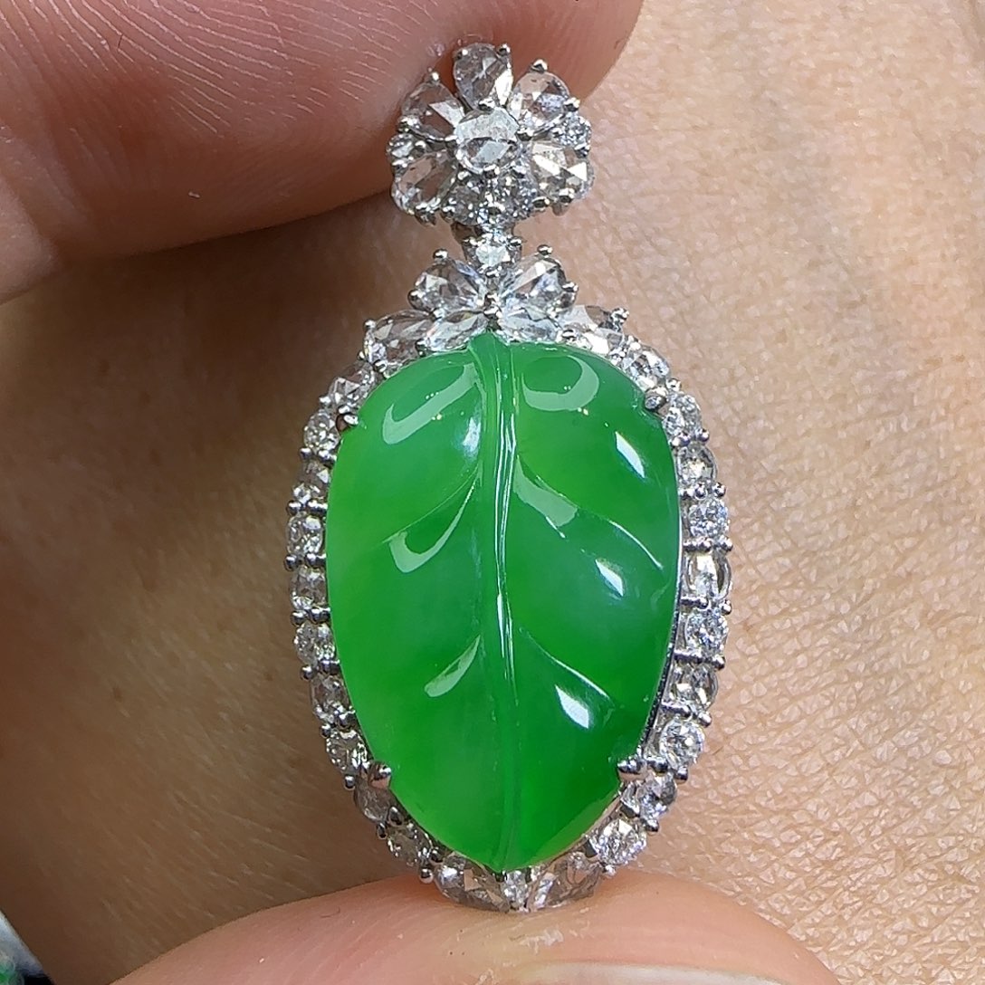 颈饰18K金镶嵌翡翠天然翡翠