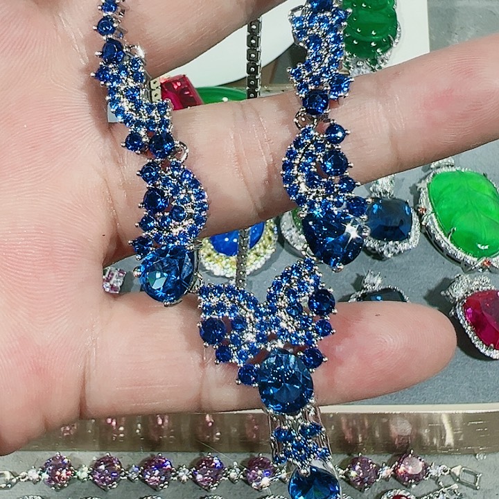 未镶嵌吊坠(赠链)红宝石四****店