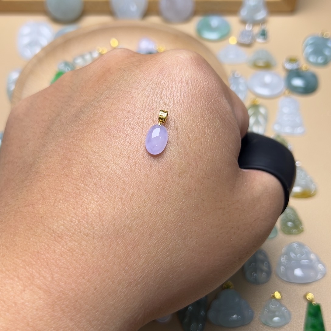 翡翠颈饰18K金镶嵌蛋面吊坠