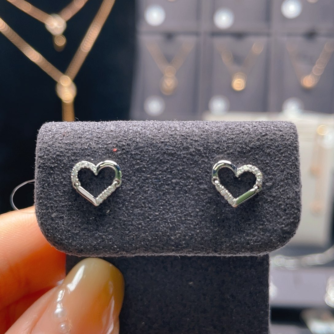 耳饰18K金镶嵌钻石耳钉