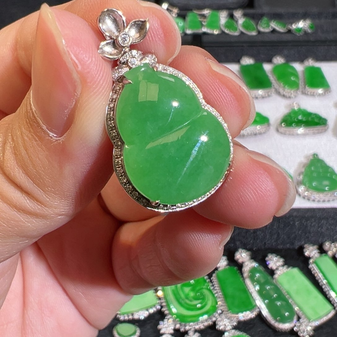 【闪购商品】翡翠吊坠(不含链)18K金镶嵌