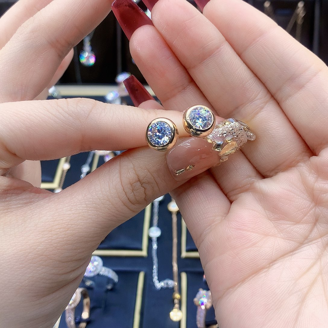 合成碳硅石（莫桑石）耳饰18K金镶嵌S***.