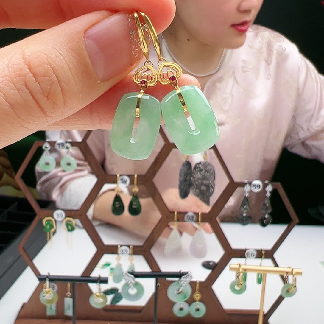 翡翠耳饰18K金镶嵌天然翡翠