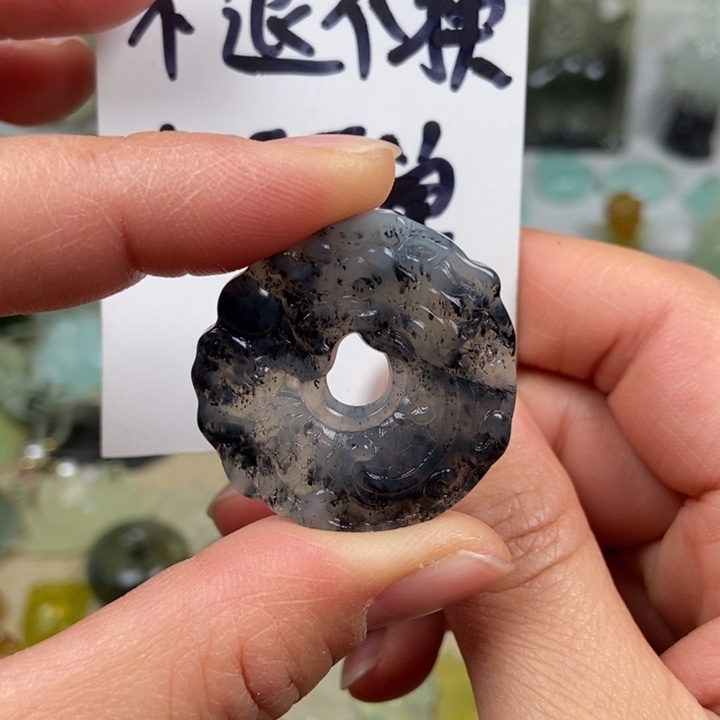 蛇纹石玉颈饰未镶嵌