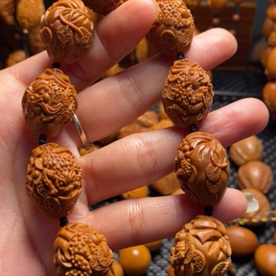 橄榄核吊坠金蟾手串