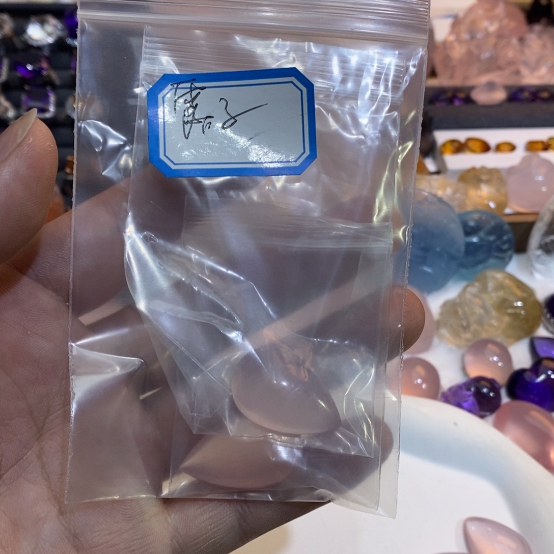 芙蓉石未镶嵌颈饰天然莫桑水滴全净