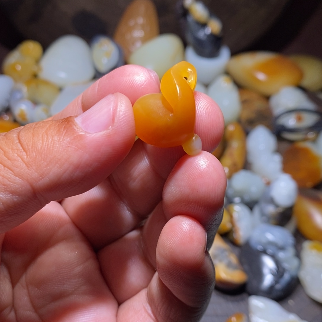 哇***偶和田玉未镶嵌颈饰