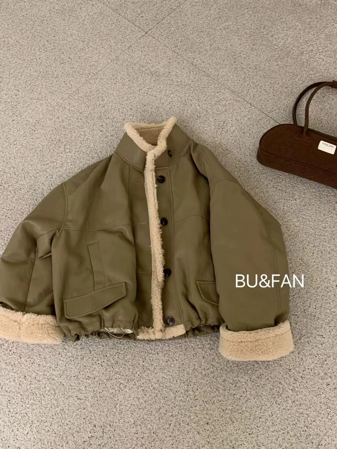 【韩系羽绒服拼皮～】两色入～