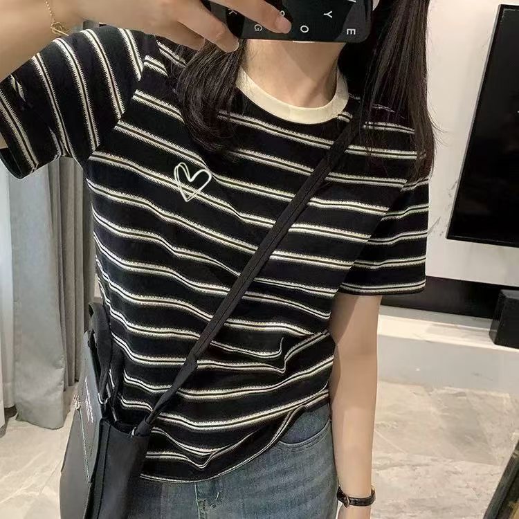 拿捏精致感「提花-刺绣爱心」短袖T恤美式复古上衣25021