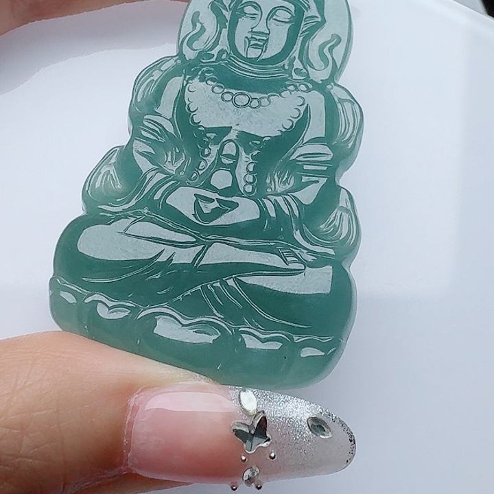 翡翠未镶嵌颈饰多样性发其一