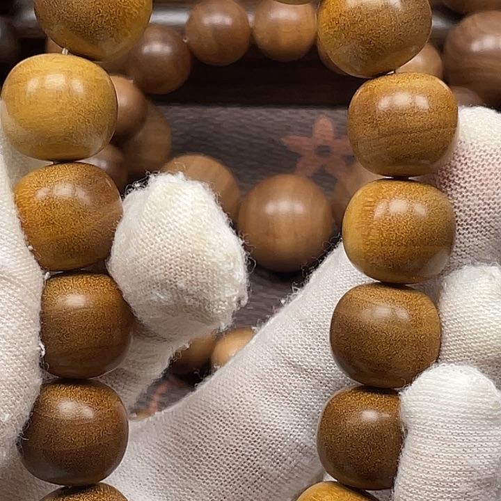 酒***升檀香木老山檀13X14横纹手串