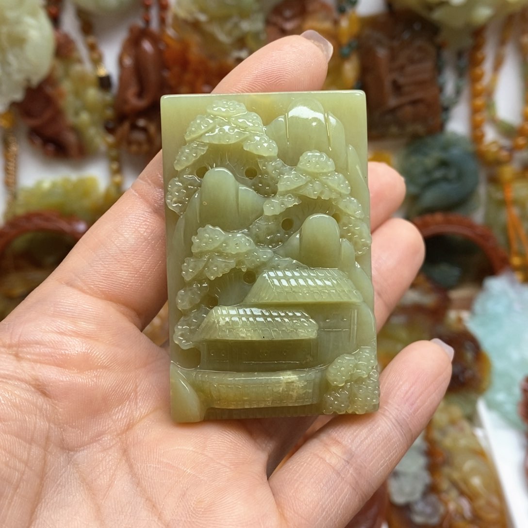 蛇纹石玉颈饰未镶嵌