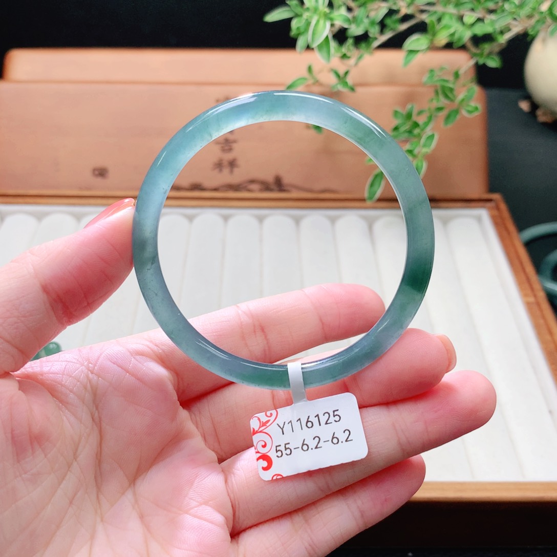 未镶嵌手镯（圆镯）翡翠