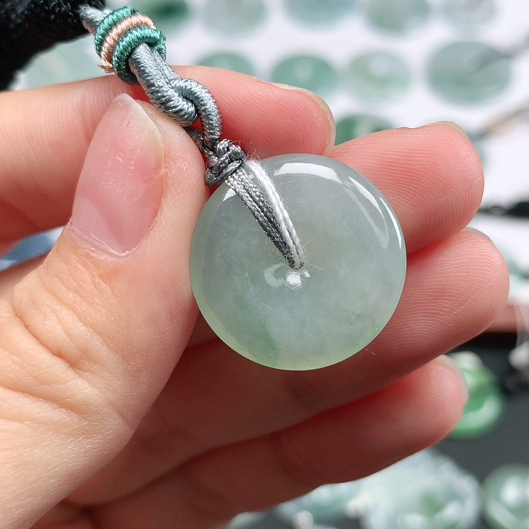 翡翠颈饰未镶嵌平安