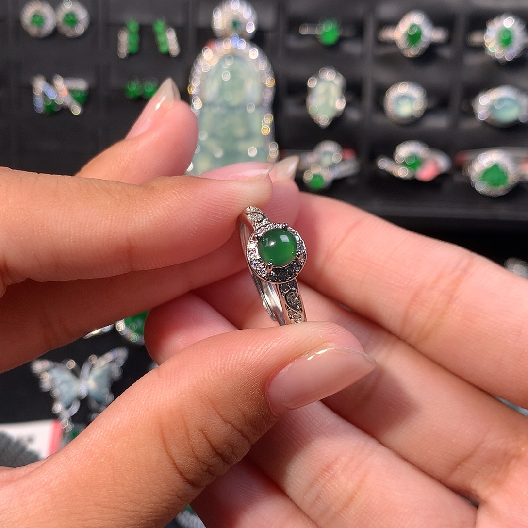 翡翠未镶嵌戒指戒指