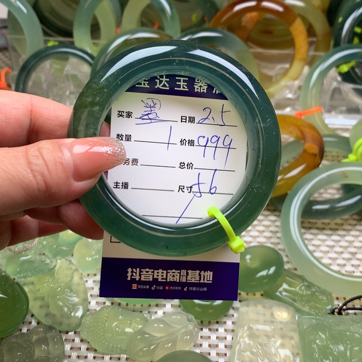 蛇纹石玉手镯未镶嵌墨*
