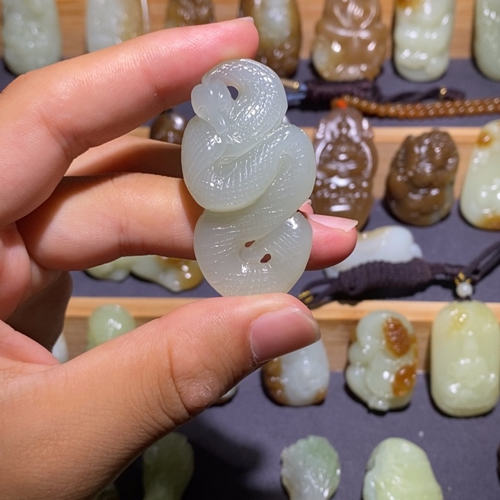 和田玉未镶嵌颈饰