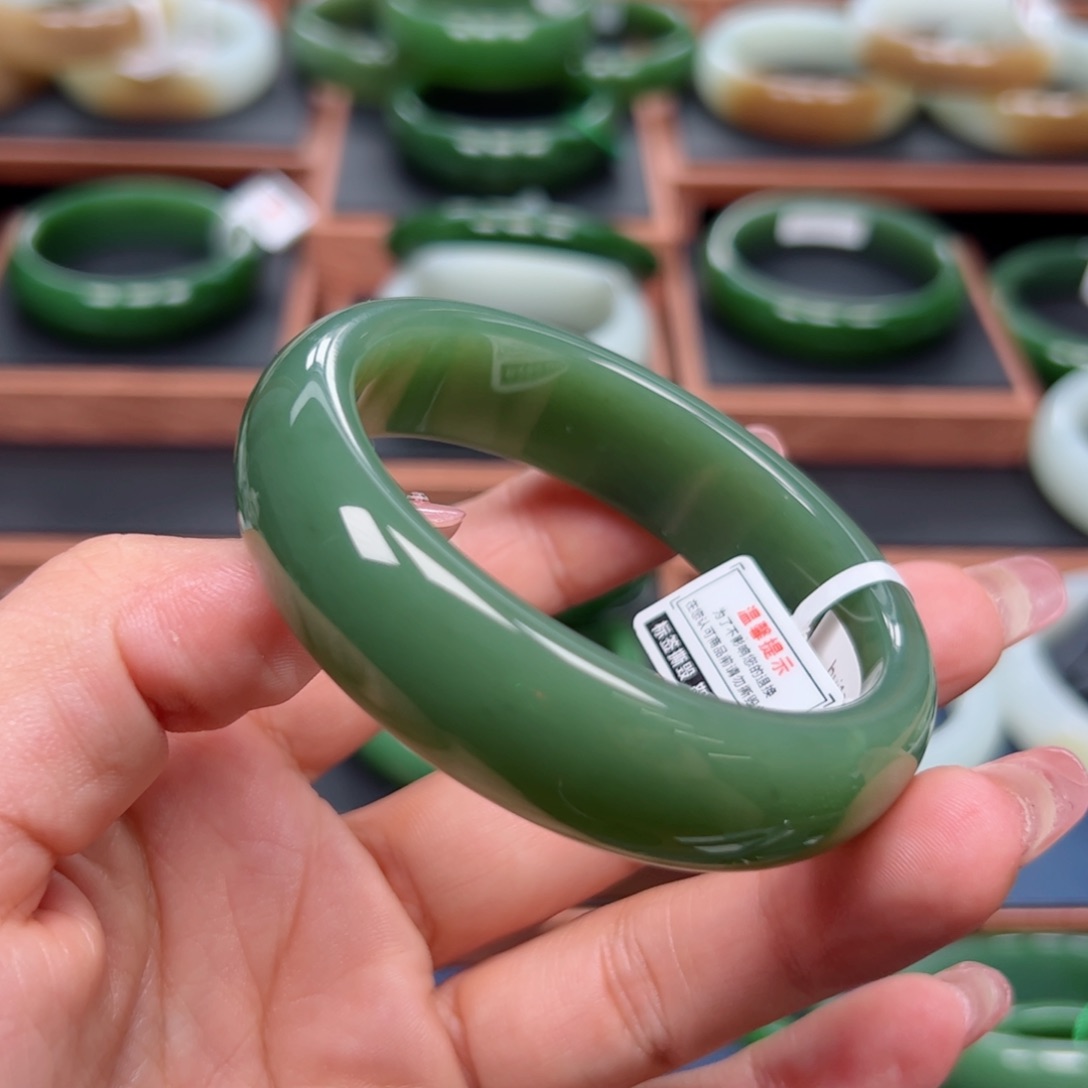 未镶嵌手镯和田玉（碧玉）