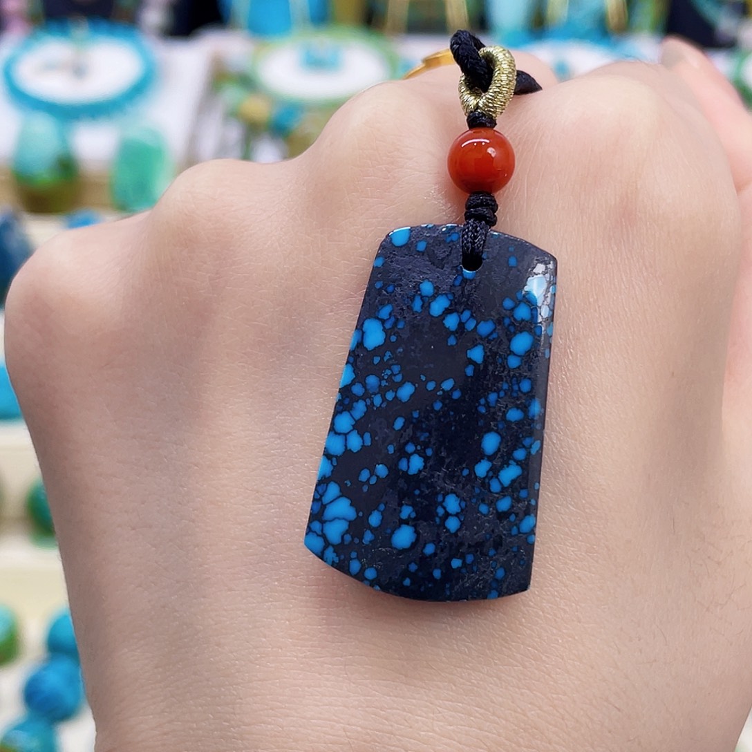 绿松石未镶嵌颈饰