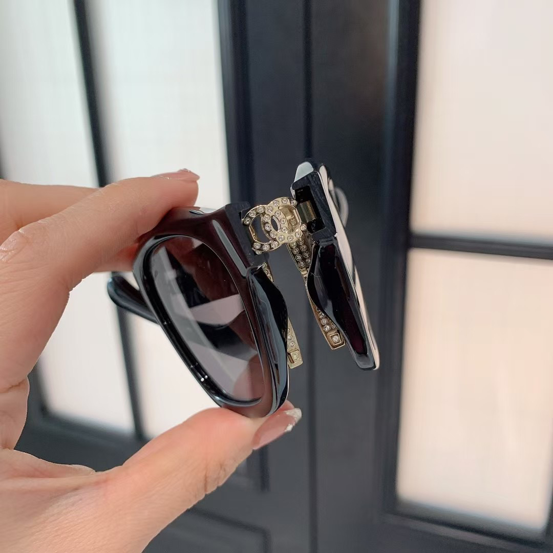 全新未使用 Chanel/香奈儿 25P爆款黑色可折叠太阳镜