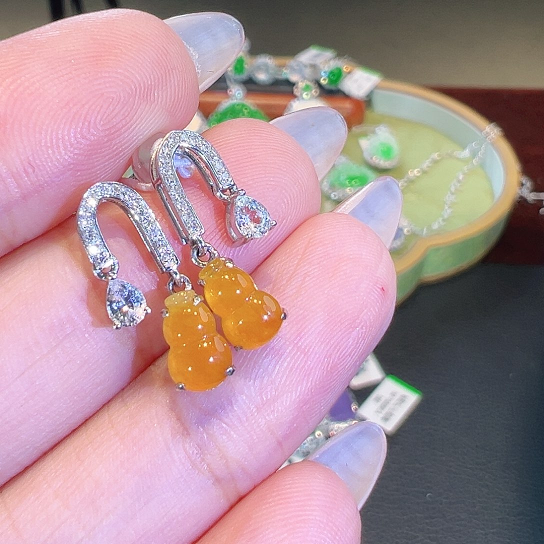 翡翠18K金镶嵌耳钉翡翠