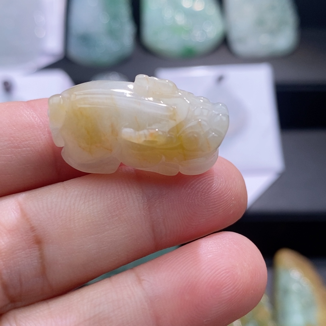 颈饰未镶嵌翡翠貔貅