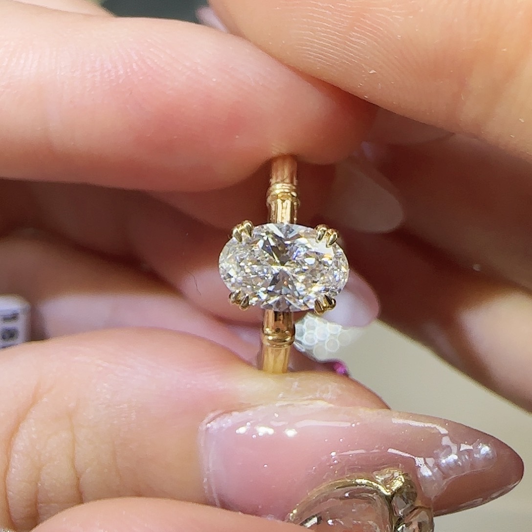 实验室培育钻石18K金镶嵌1克拉椭圆 11