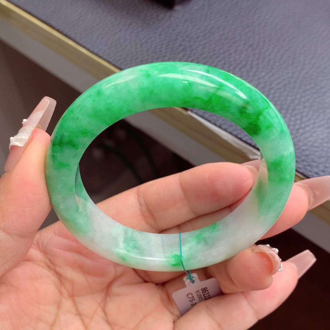 翡翠手镯未镶嵌缅甸