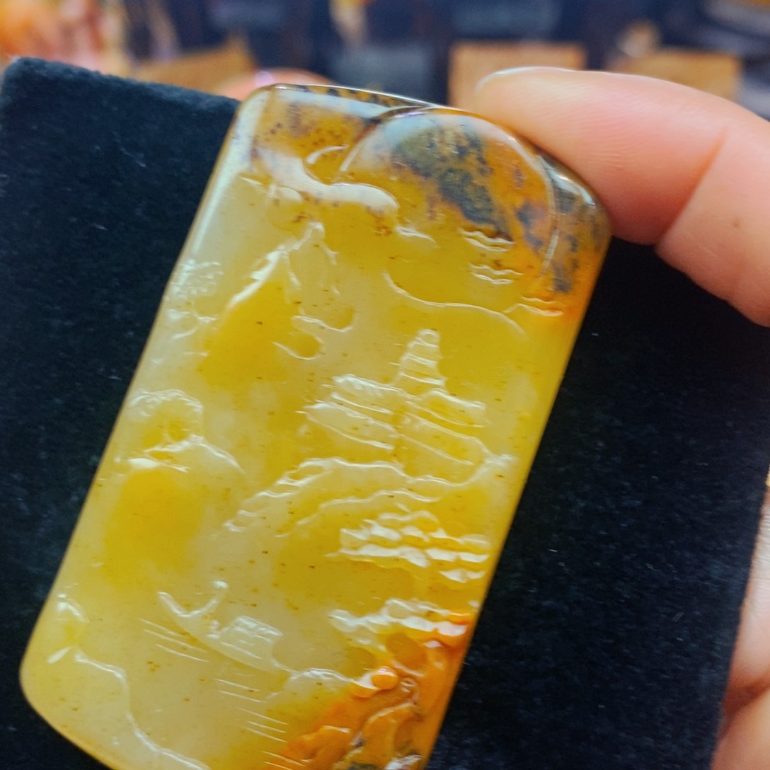 未镶嵌石英质玉（黄龙玉）颈饰