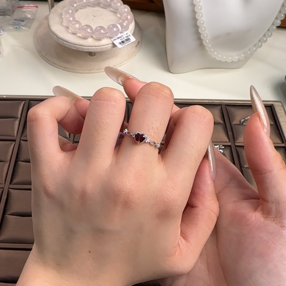 银S925镶嵌戒指石榴石爱心款