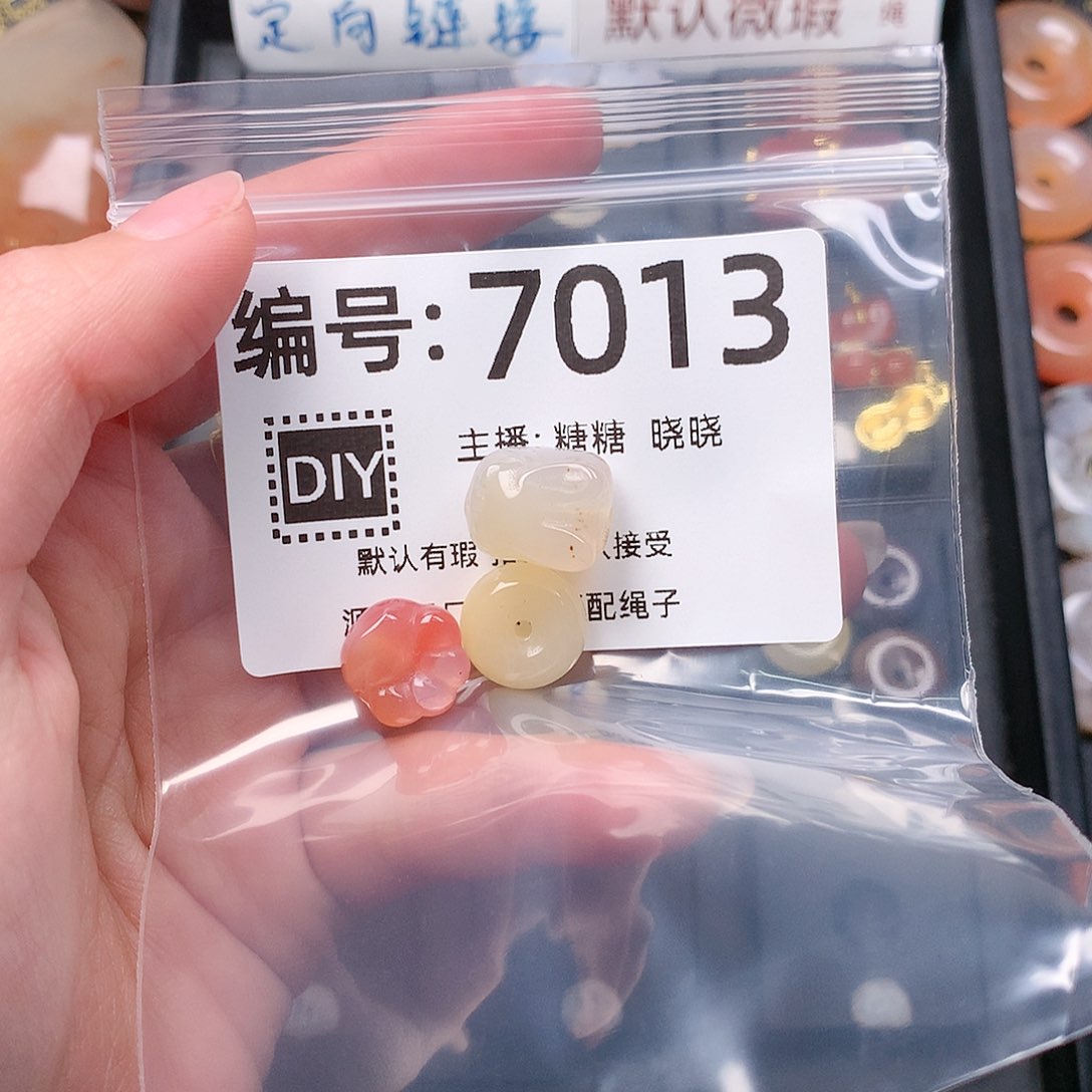 玛瑙/玉髓合金颈饰草*晶