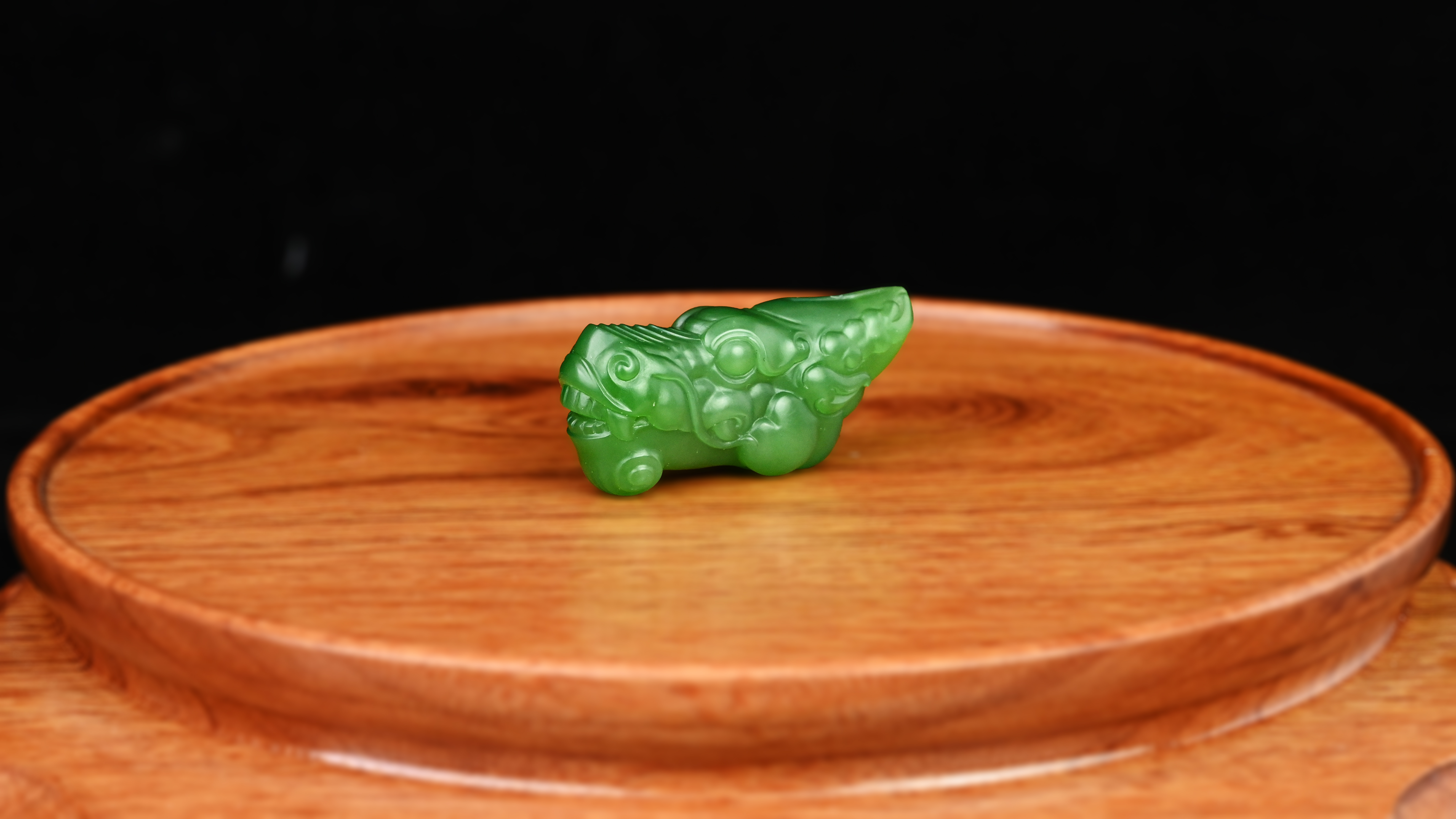 纯天然和田玉碧玉龙首纯手工雕刻