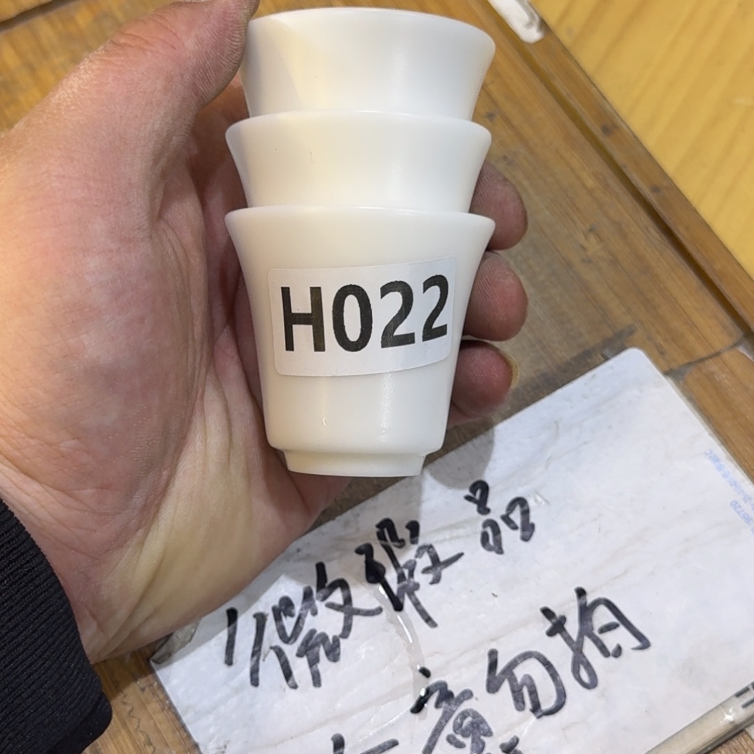 微瑕疵介意勿拍陶瓷器皿H185