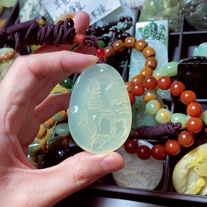 蛇纹石玉颈饰未镶嵌