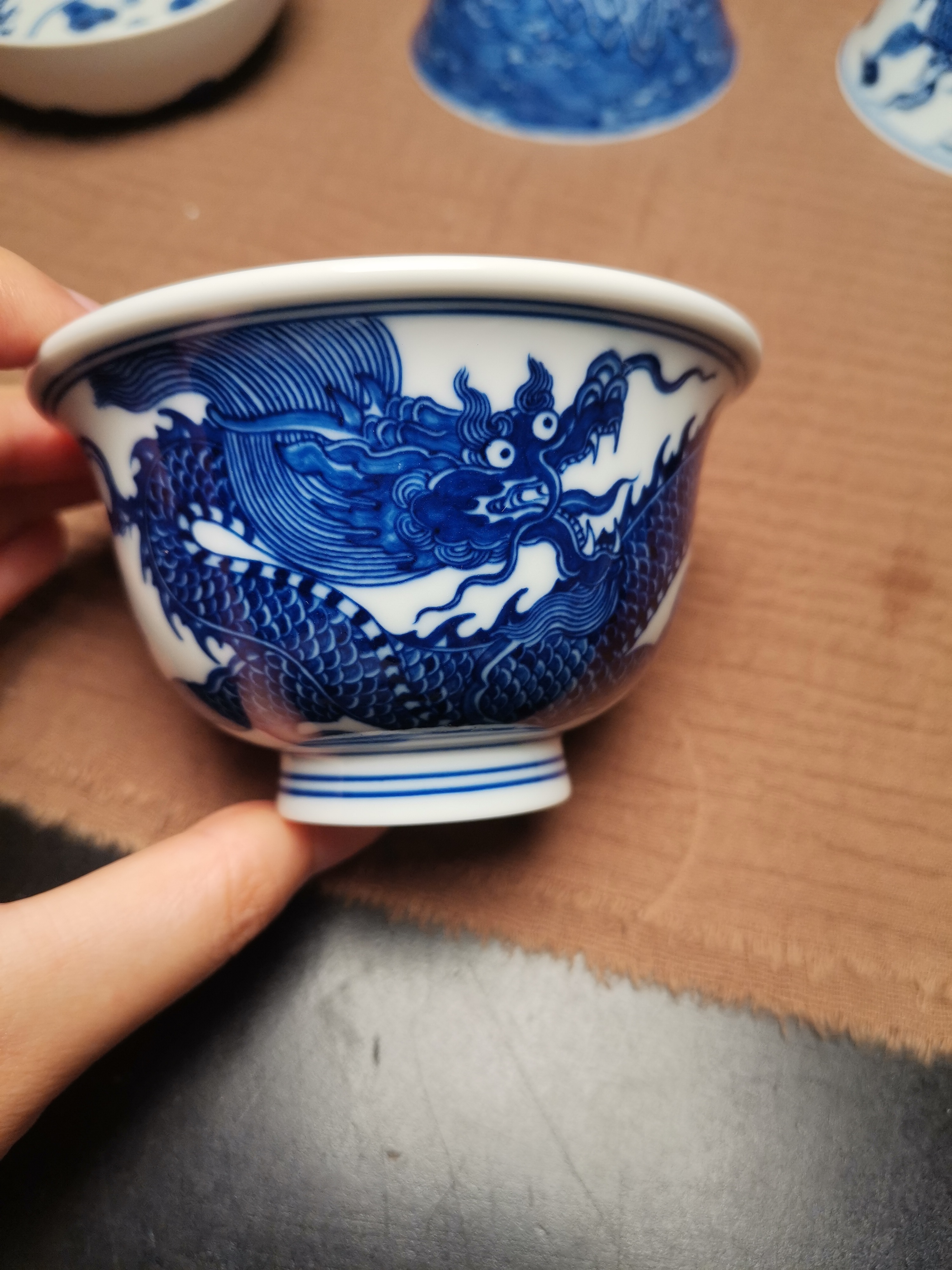景德镇手绘龙压手杯